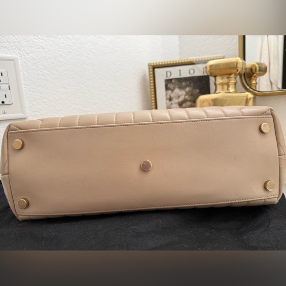 Yves Saint Laurent Loulou Large YSL Shoulder Bag in Quilted Leather - Picture 6 of 15